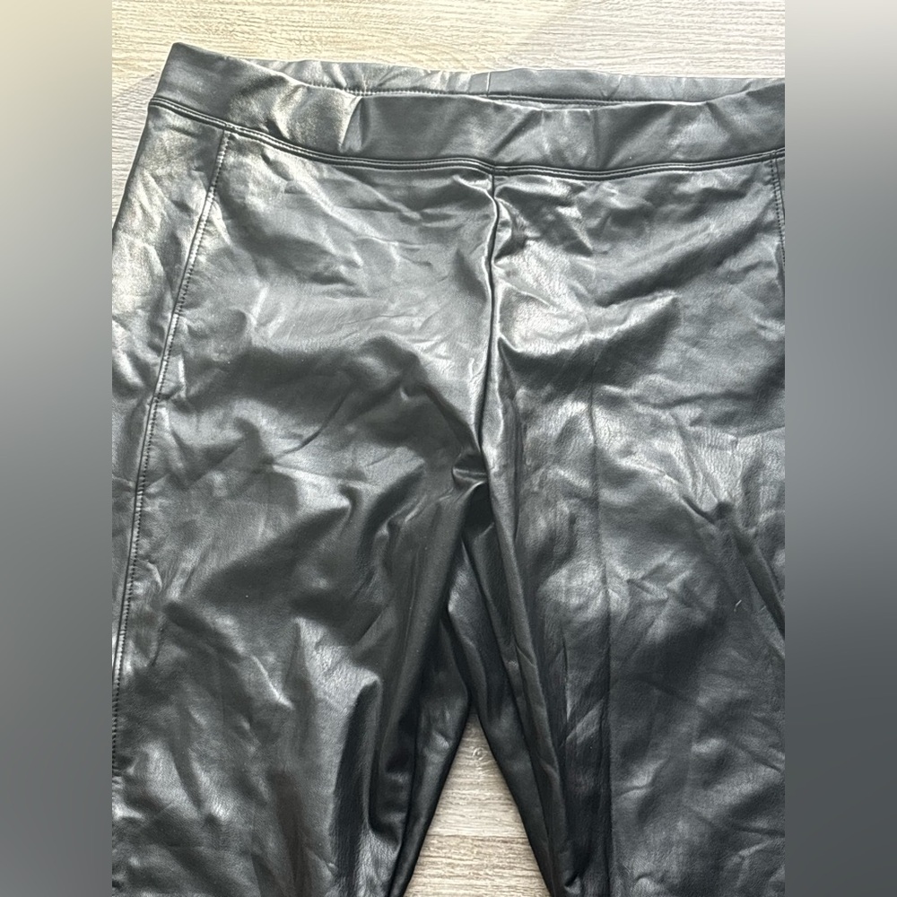 Express New Black Faux Leather Leggings Size Medium - Picture 2 of 5